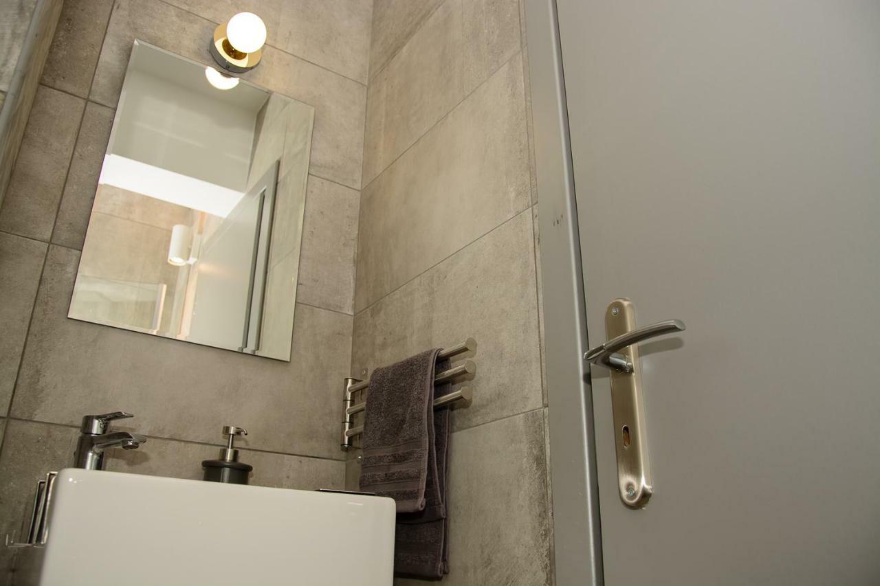 Comfy Brand New Apt Near Acropolis Museum أثينا المظهر الخارجي الصورة